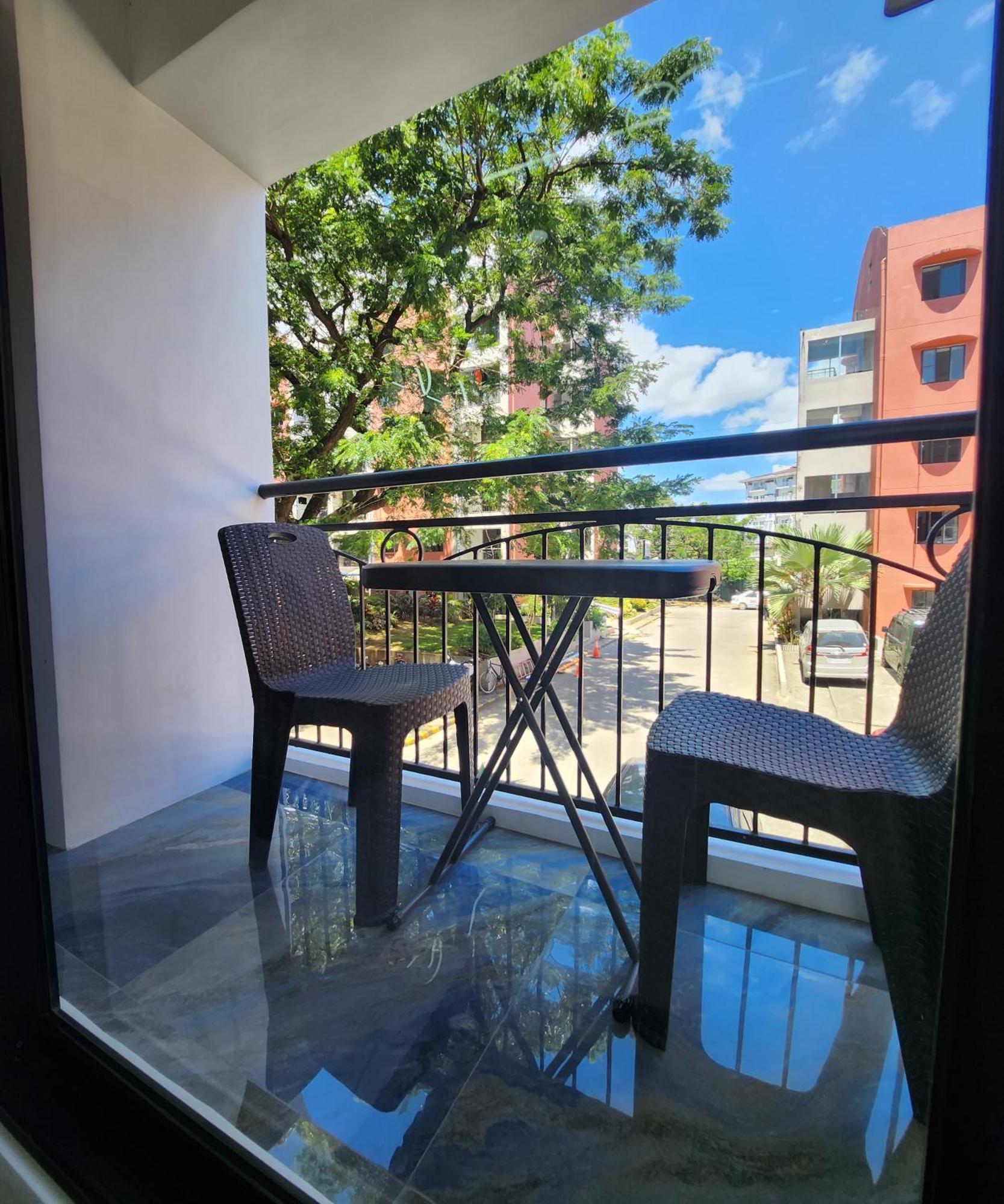 Condo Azur Suites B207 Near Airport, Netflix, Stylish, Cozy With Swimming Pool Lapu-Lapu City Exteriör bild